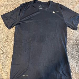 Men’s size small Nike Dry fit t-shirt. Good condition.